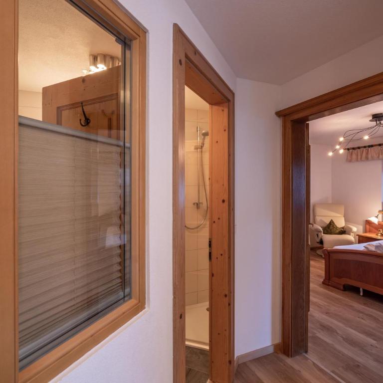 Landhaus Seiringer Apartments - Apartment mit 1 Schlafzimmer, Balkon und Bergblick - 10