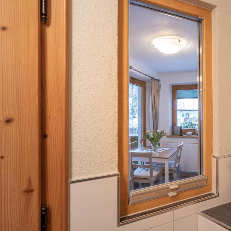 Landhaus Seiringer Apartments - Apartment mit 1 Schlafzimmer, Balkon und Bergblick - 4