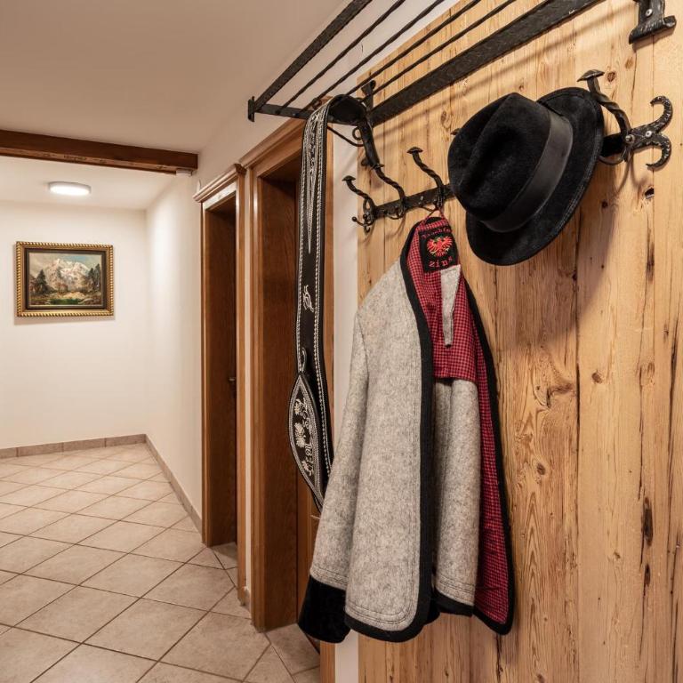 Landhaus Seiringer Apartments - Apartment mit 2 Schlafzimmern und Bergblick - 8