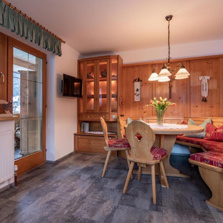 Landhaus Seiringer Apartments - Apartment mit 2 Schlafzimmern und Bergblick - 6