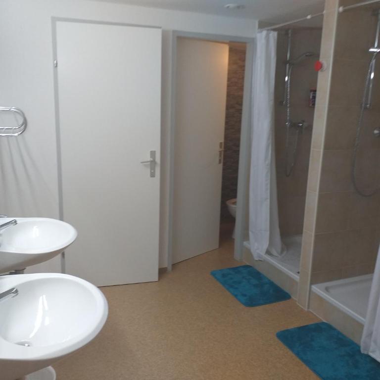 Haus Geigenmacher - Doppelzimmer mit Gemeinschaftsbad - 2