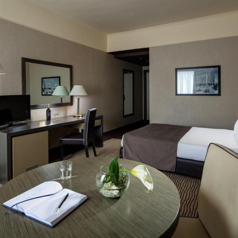 Holiday Inn Rome - Eur Parco Dei Medici by IHG - Camera Queen Standard - 2