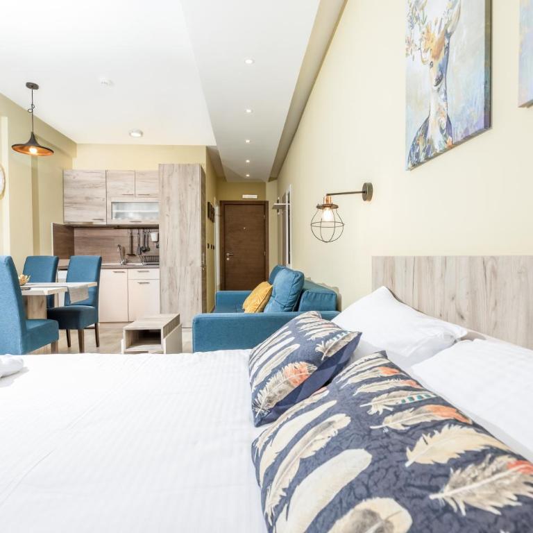 Sky Cabin Apartments - FREE GARAGE - Studio with Mountain View - 11