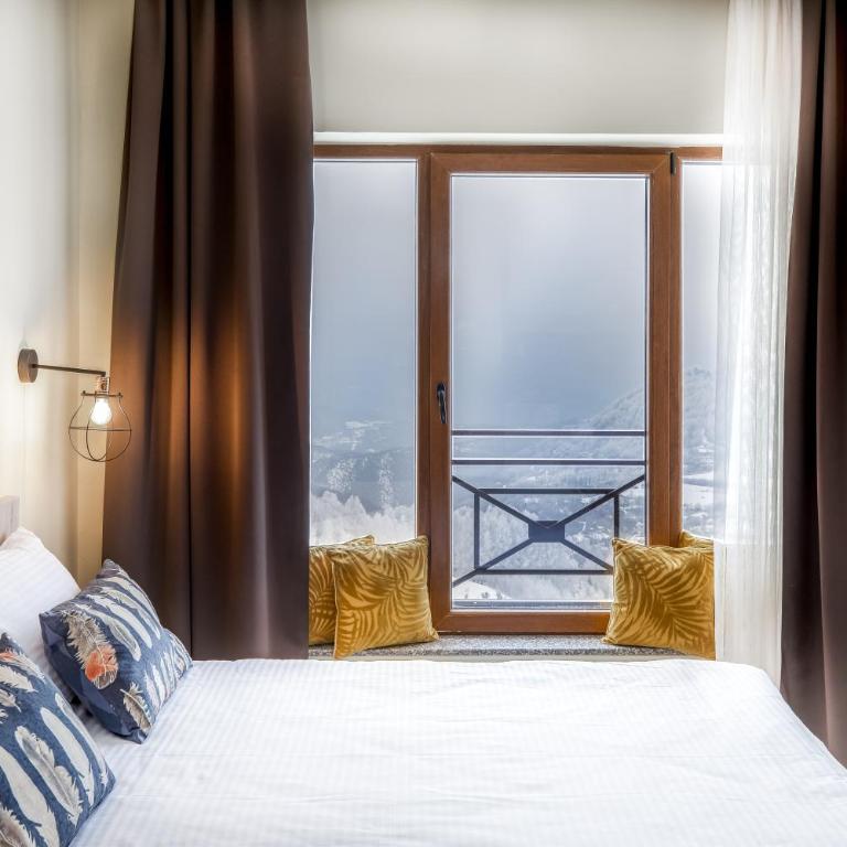 Sky Cabin Apartments - FREE GARAGE - Studio with Mountain View - 16