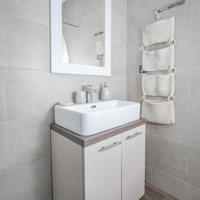 Sky Cabin Apartments - FREE GARAGE - Studio with Mountain View - 17