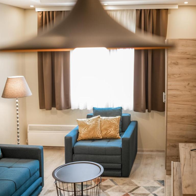Sky Cabin Apartments - FREE GARAGE - One-Bedroom Apartment - 35