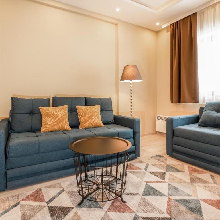 Sky Cabin Apartments - FREE GARAGE - One-Bedroom Apartment - 37