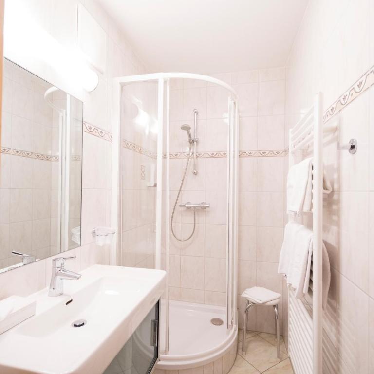 Landhotel Timmerer - Doppel- oder Zweibettzimmer - 10