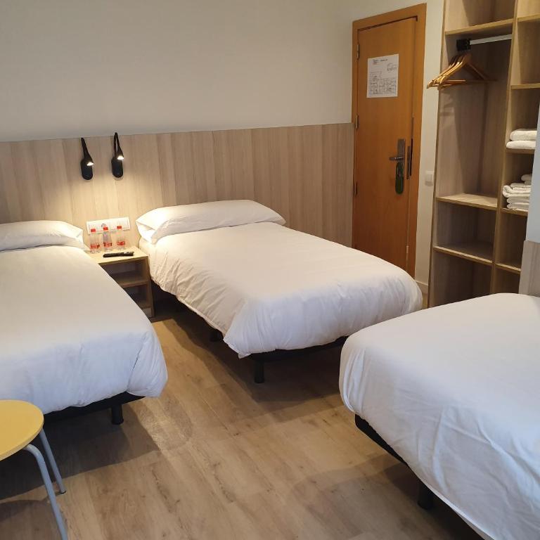 Hostal BESTPRICE Barcelona Stadium - Triple Room - 8