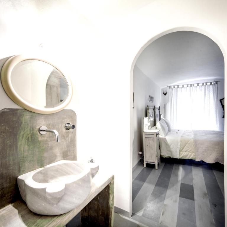 Corte delle Camelie Bed and Breakfast - Deluxe Double Room - 17
