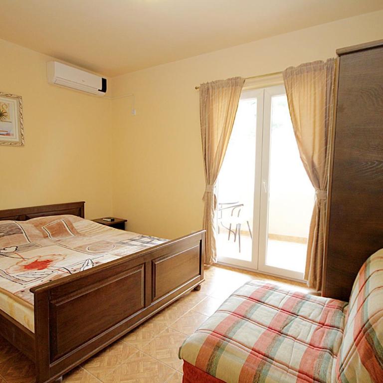 Villa Jupok - One-Bedroom Apartment with Balcony (5 Adults) - 4