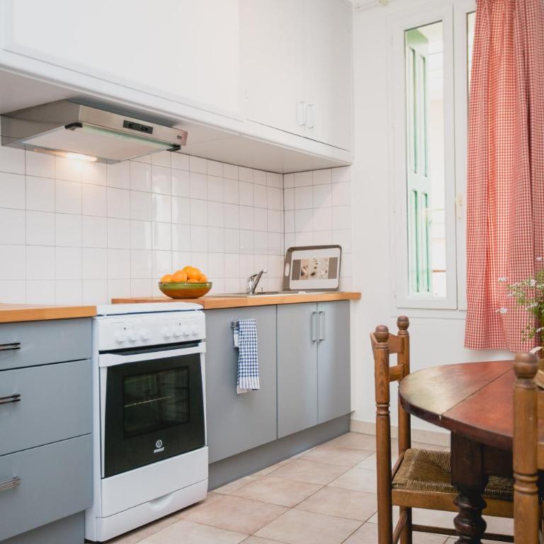 Regina's Banyuls - Spatious apartment next to the beach - Two-Bedroom Apartment - 4