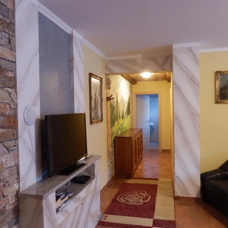 Schloßburg Reiserhof - Two-Bedroom Apartment with Balcony - 2