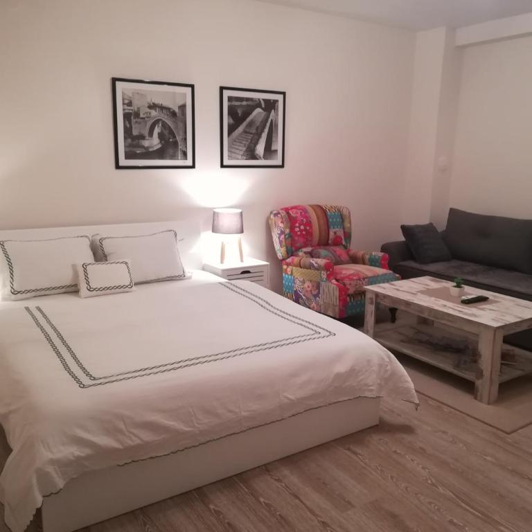 SkyLine apartments - Apartment with Pool View - 7