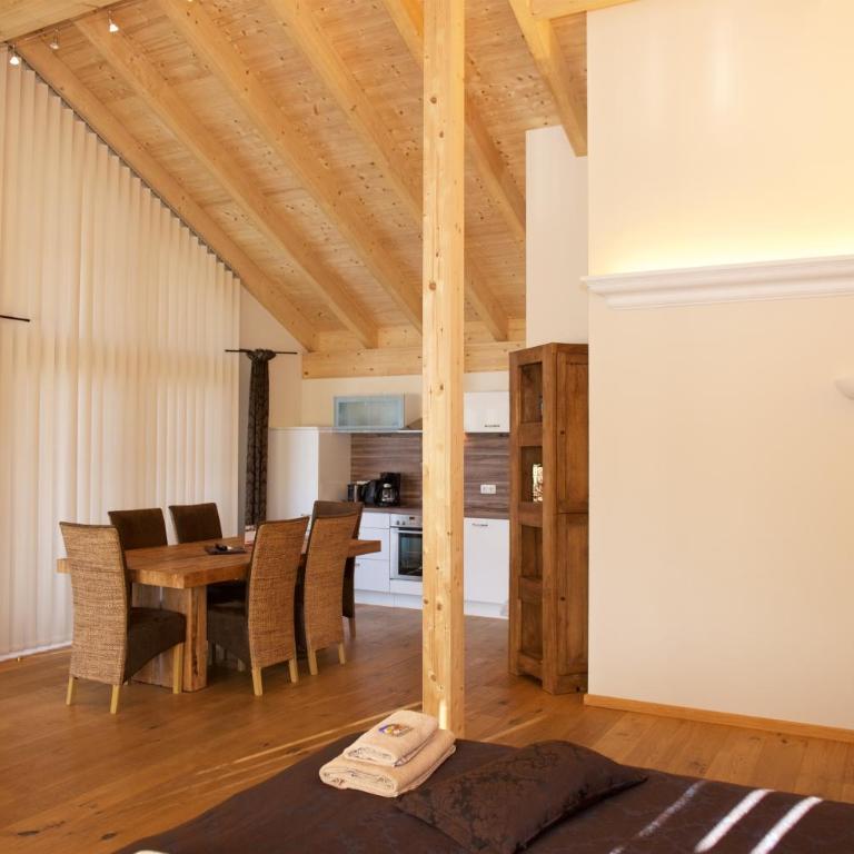 Landhaus Kössel - Deluxe Suite mit Kingsize-Bett - 10