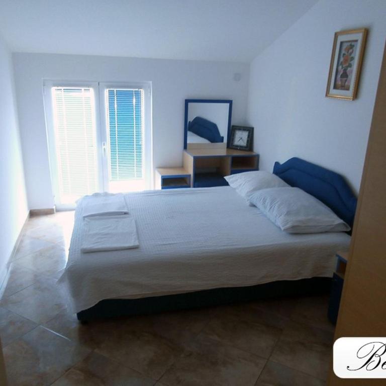 Apartments Beleni - One-Bedroom Apartment with Terrace and Sea View - 2
