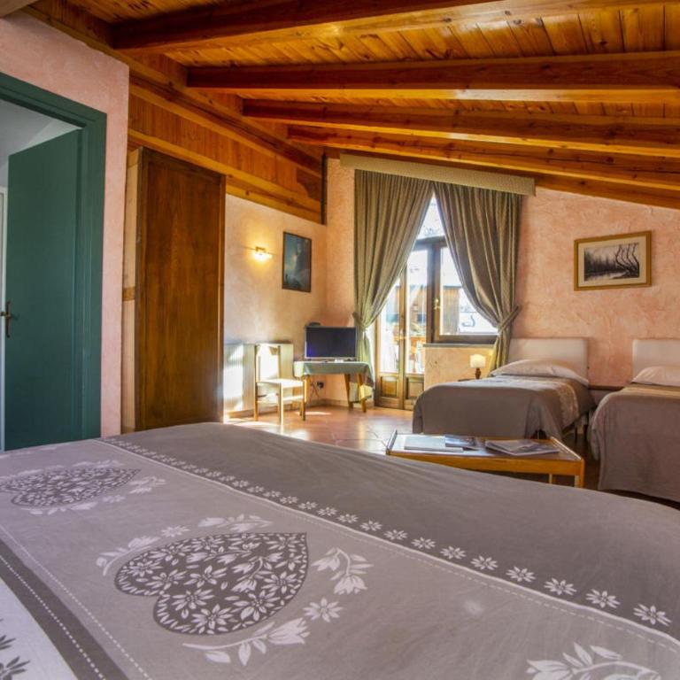 Hotel Chalet Joli - Camera Quadrupla Standard - 1