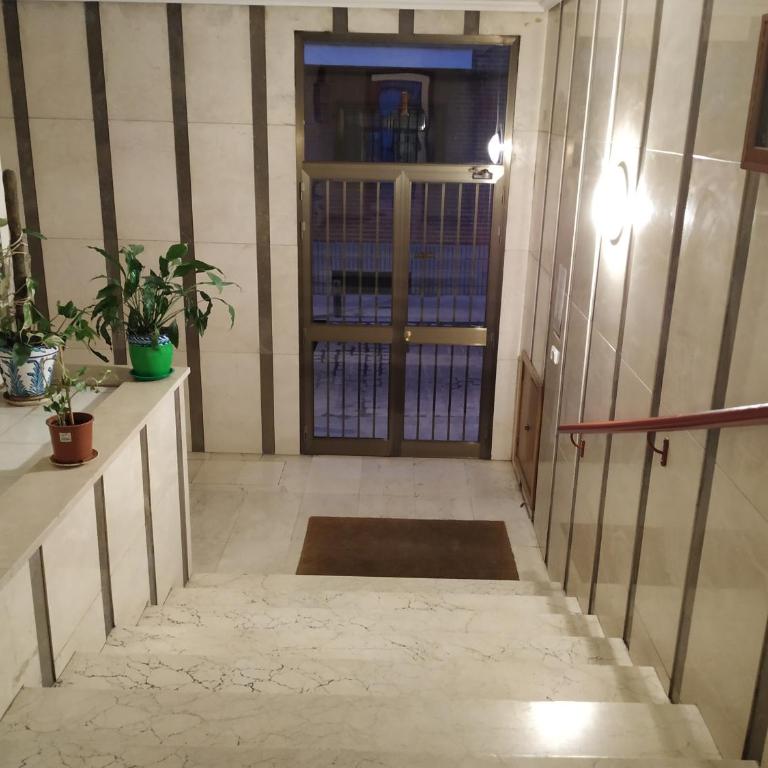 Apartamentos Deluxe Barajas - Apartment - 2