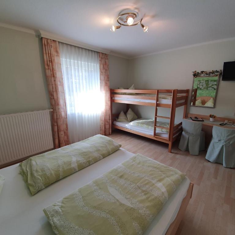 Gasthof Hotel Zur Post - Familienzimmer (2 Erwachsene + 2 Kinder) - 3