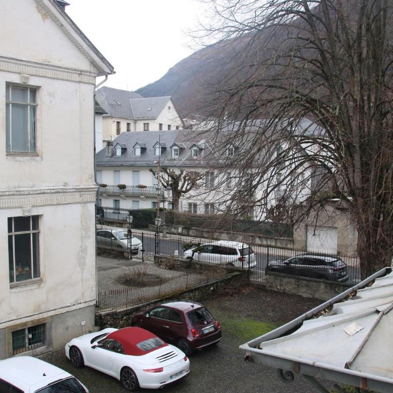 Appartement T4 - Centre de Luchon - 6 pers - Ski - Randonnée - Cure - Apartment mit Blick auf die Berge - 26