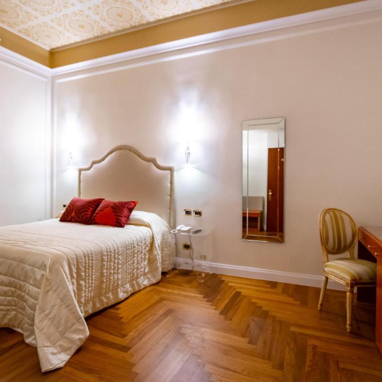 Boutique Hotel Puccini - Camera Deluxe - 7