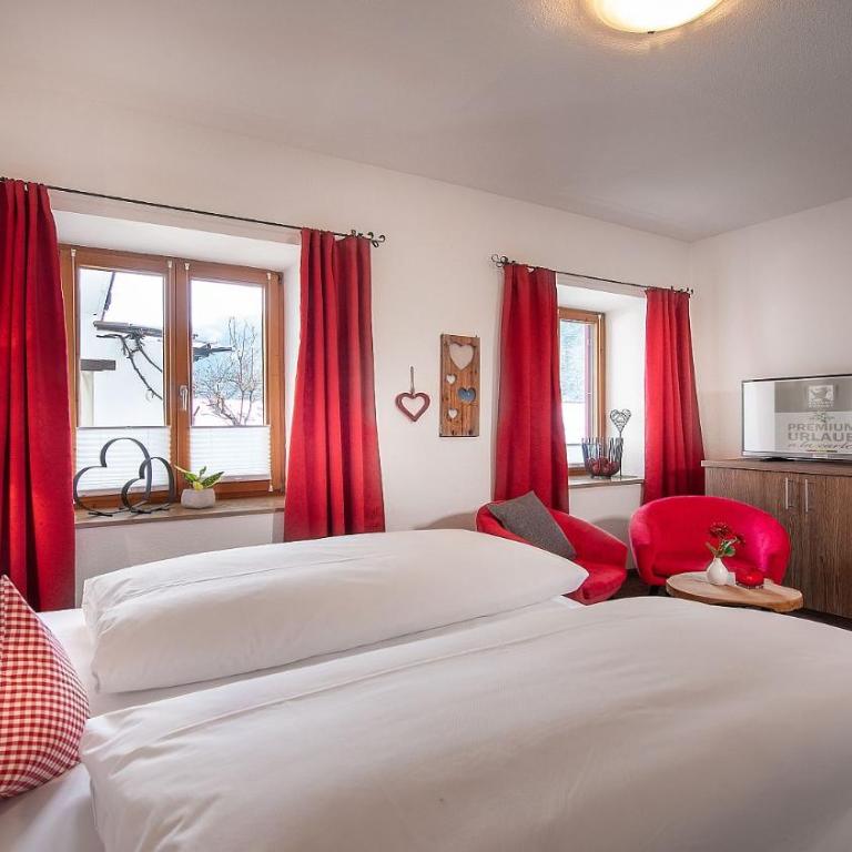 Bayern Resort Hotel - Adults only - mit Zugspitzblick - Eibsee-Nähe - Wellnessbereich - Naturpool im Sommer - Standard Doppelzimmer - 4