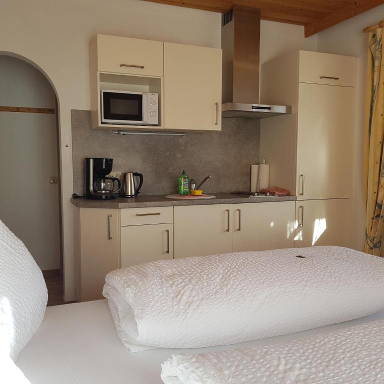 Ferienwohnungen am Buchbrunnen - Studio Apartment 7 - 4