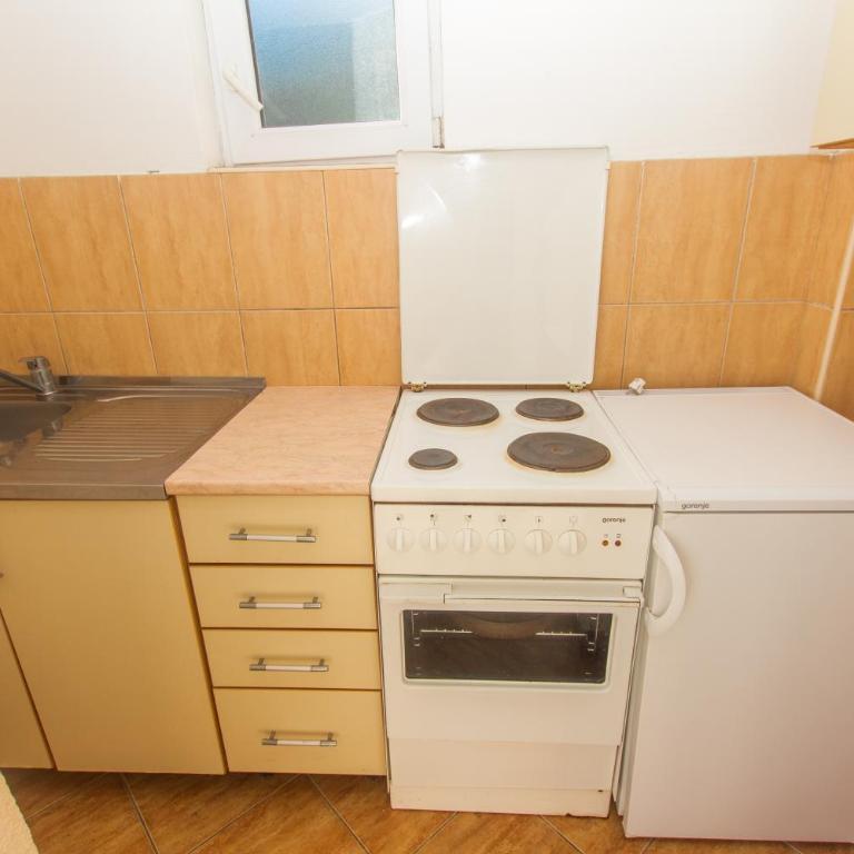 Apartments Petković - Triple Room with Sea View - 9
