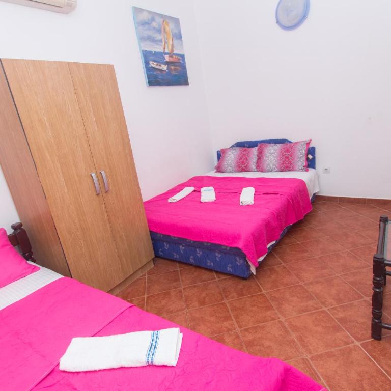 Apartments Petković - Triple Room with Private External Bathroom - 11