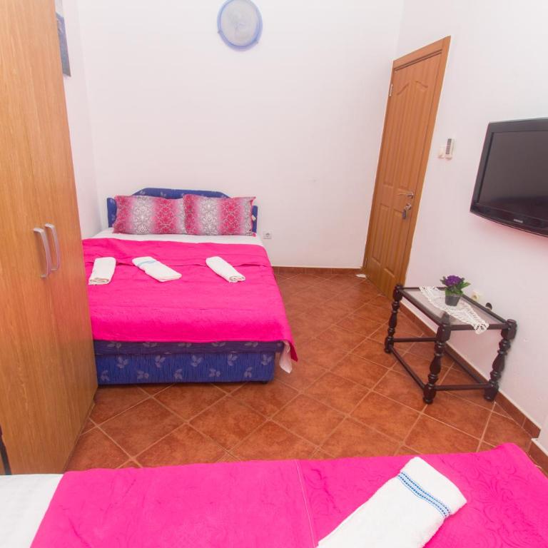 Apartments Petković - Triple Room with Private External Bathroom - 9