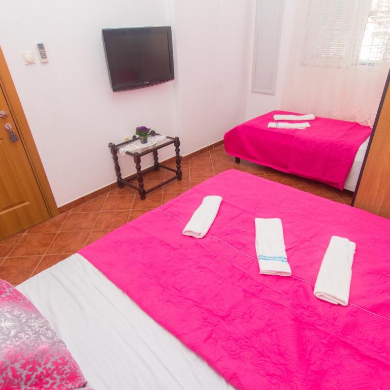 Apartments Petković - Triple Room with Private External Bathroom - 7