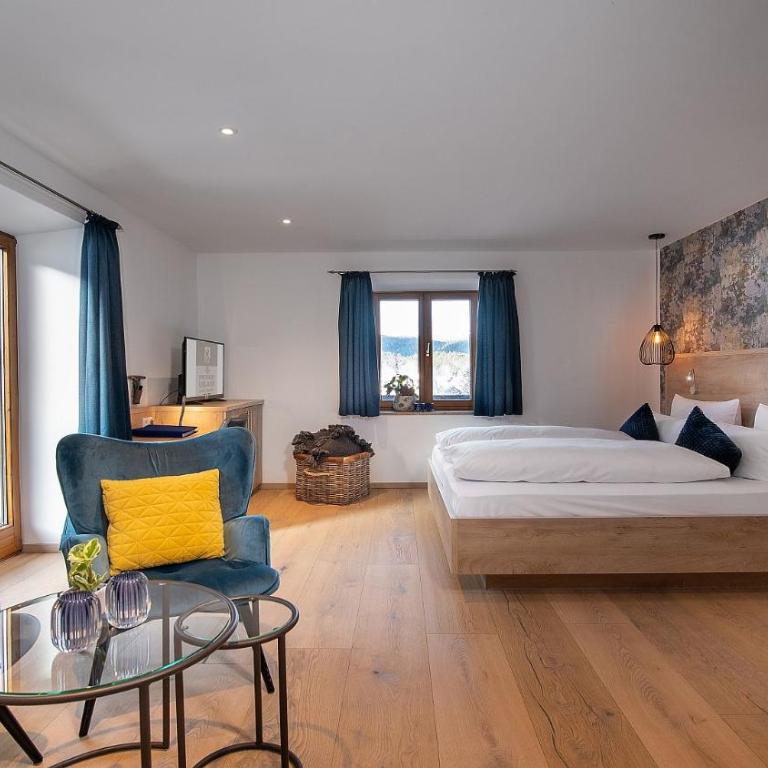 Bayern Resort Hotel - Adults only - mit Zugspitzblick - Eibsee-Nähe - Wellnessbereich - Naturpool im Sommer - Superior Doppelzimmer mit Bergblick - 14