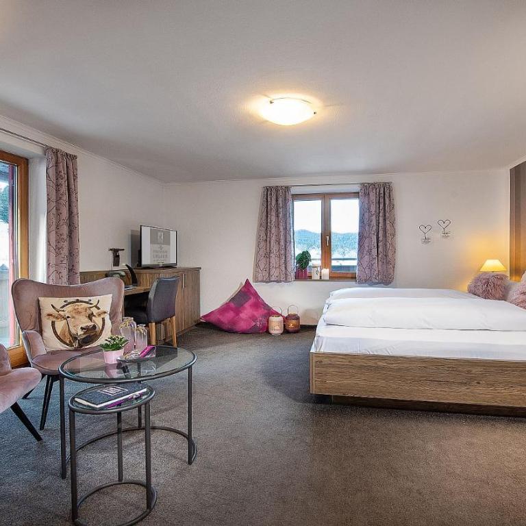 Bayern Resort Hotel - Adults only - mit Zugspitzblick - Eibsee-Nähe - Wellnessbereich - Naturpool im Sommer - Superior Doppelzimmer mit Bergblick - 10