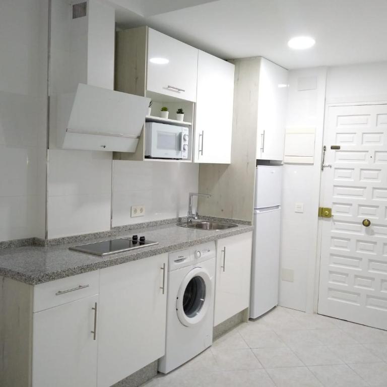 BenalSuite estudio, piscina y playa en BenalBeach, Benalmadena - Deluxe Studio - 13