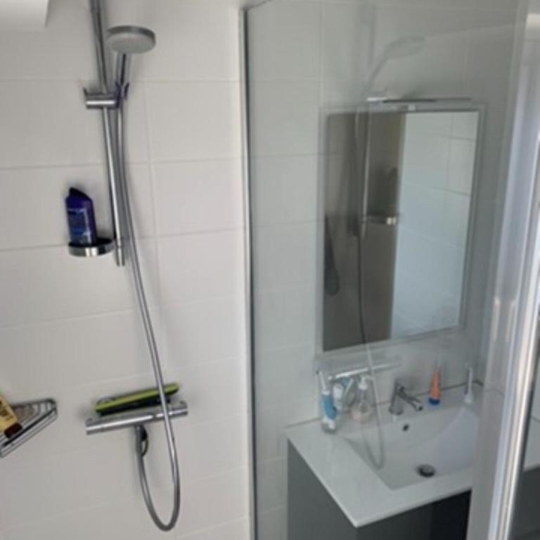 65 m2 Centre vannes 2 ch wifi parking - Appartement 2 Chambres - 25