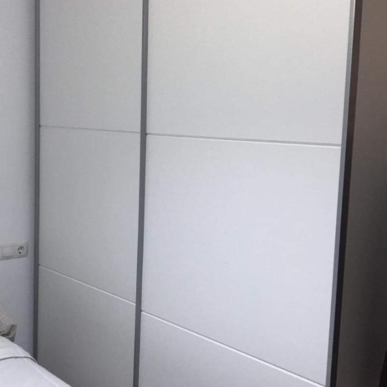ESTUDIO LOFT en el Centro para 4 Personas Cama doble y sofá nuevo de cama doble Check in a partir de las 15 pm o antes si estuviera libre Con wifi Grandes ventanales - Estudio - 9