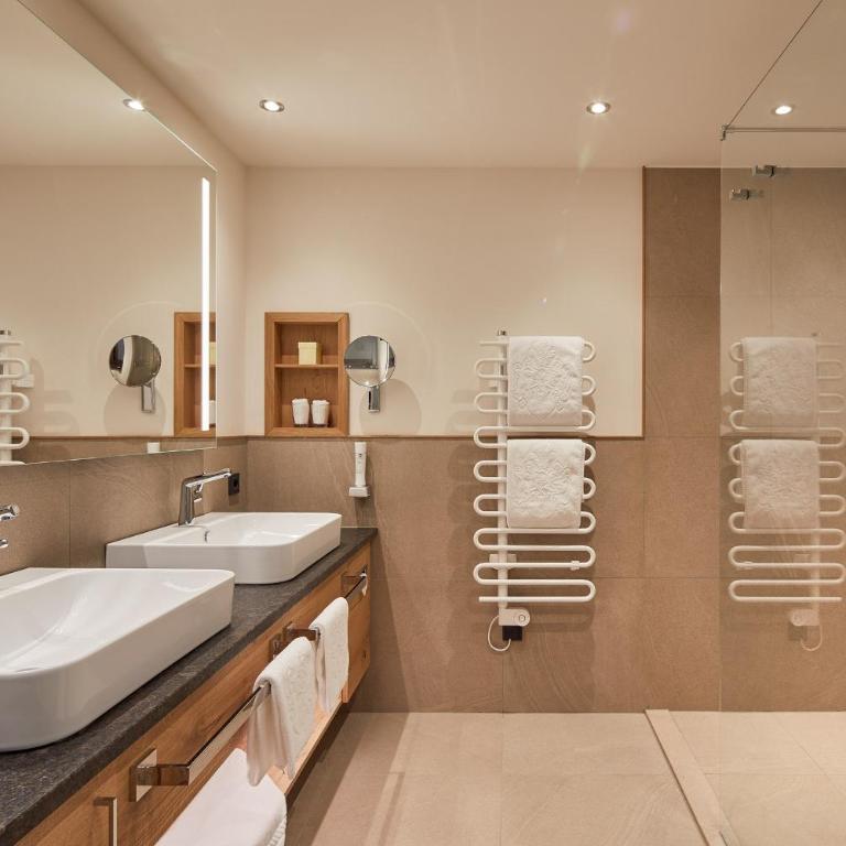 Laschenskyhof Hotel & Spa - Superior Double Room with Balcony - 4
