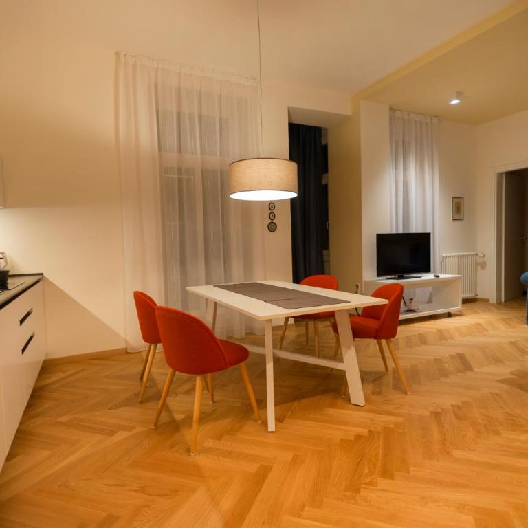 App110 - Apartment with Balcony - 2