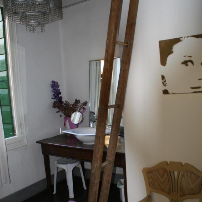 19 Borgo Cavour - Camera Tripla con Bagno Privato Esterno - 8