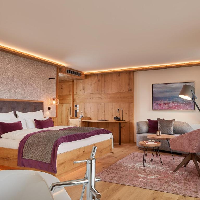 Laschenskyhof Hotel & Spa - Junior Suite with Bathtub - 4