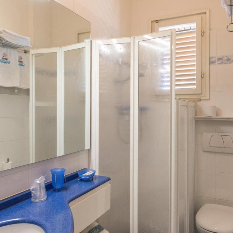 Hotel Cavour - Camera Familiare - 6