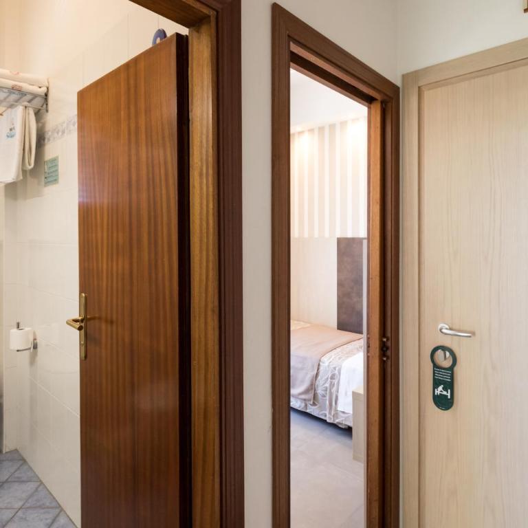 Hotel Cavour - Camera Familiare - 7