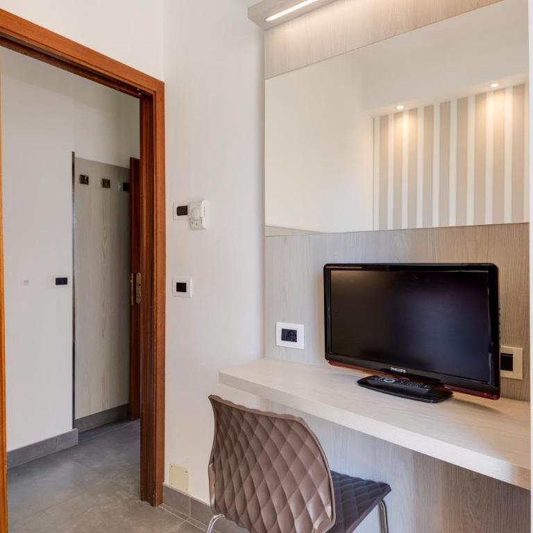 Hotel Cavour - Camera Familiare - 2