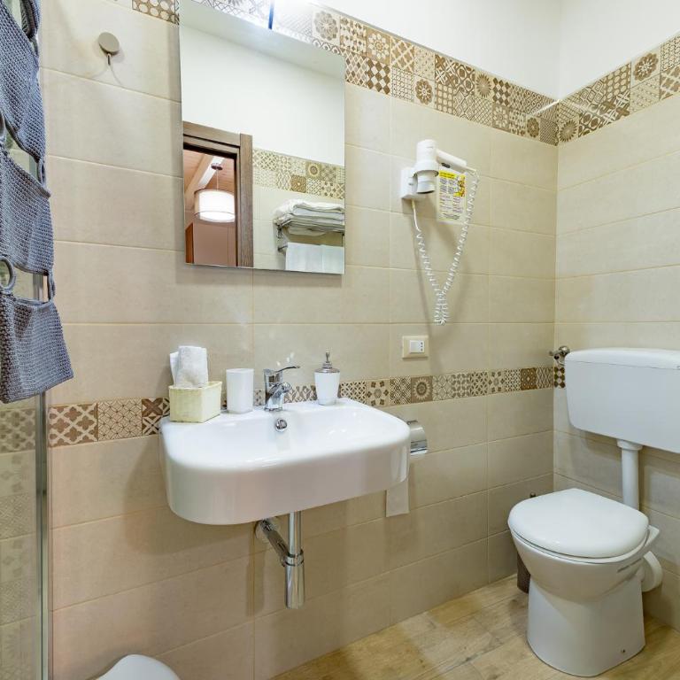 La Finestra sul Cortile B&B - Deluxe Double Room with Balcony - 5