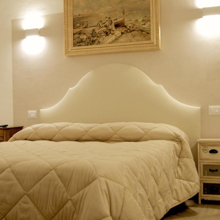 La Maison - Double Room with Private Bathroom - No Window - 9