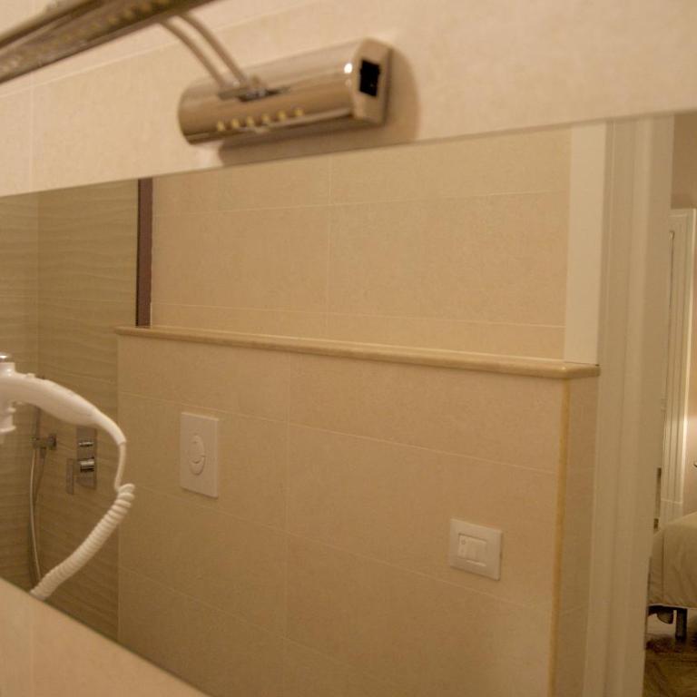 La Maison - King Room with Spa Bath - 11