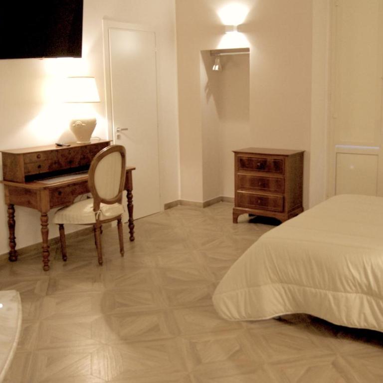 La Maison - King Room with Spa Bath - 4