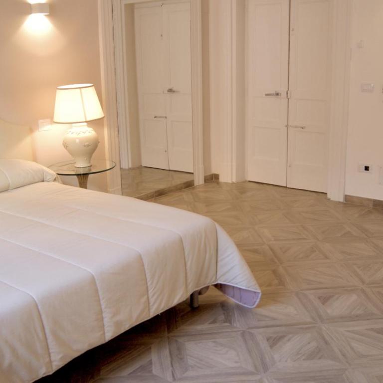 La Maison - King Room with Spa Bath - 3