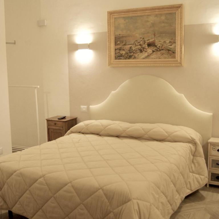 La Maison - Double Room with Private Bathroom - No Window - 8