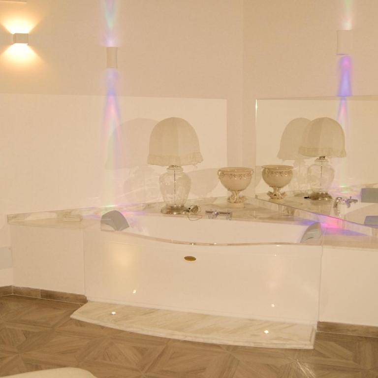 La Maison - King Room with Spa Bath - 12